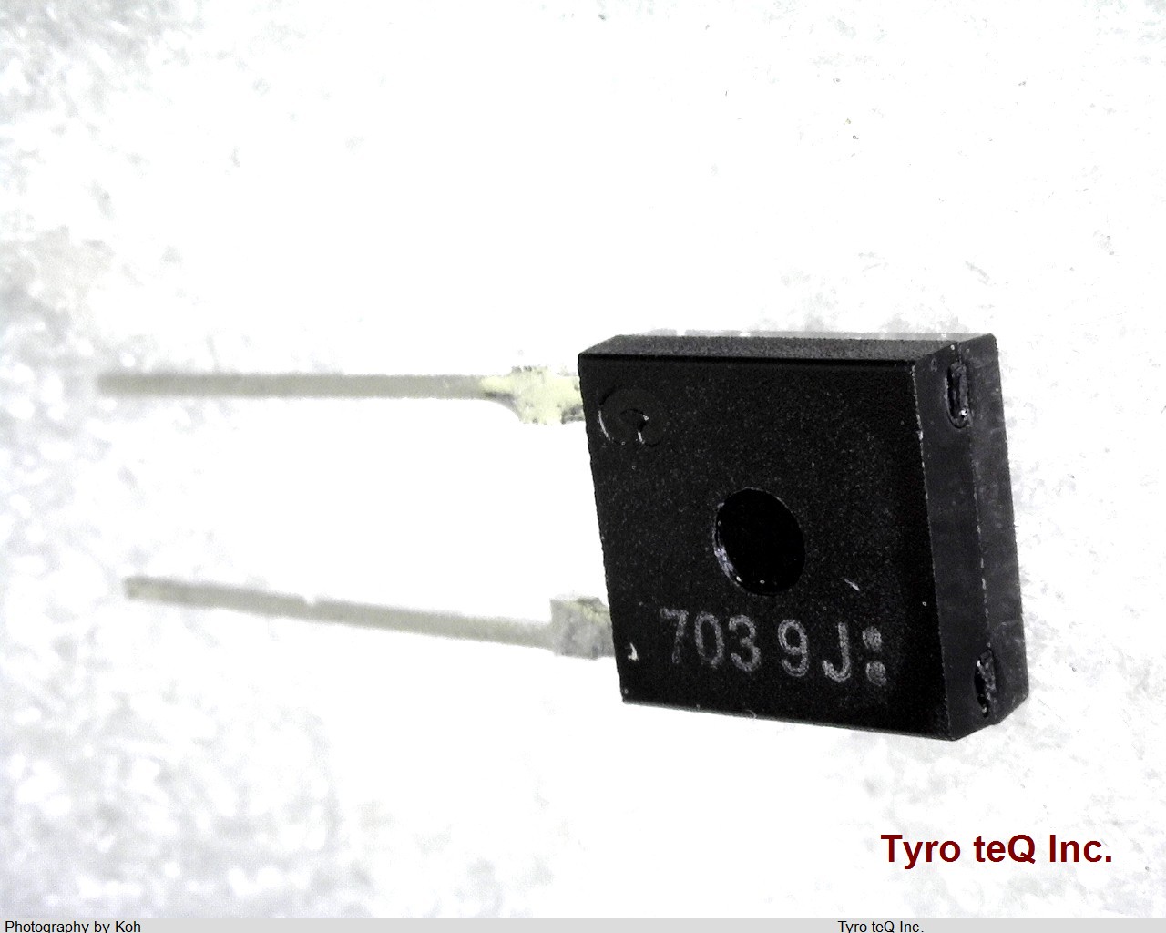 TPS703