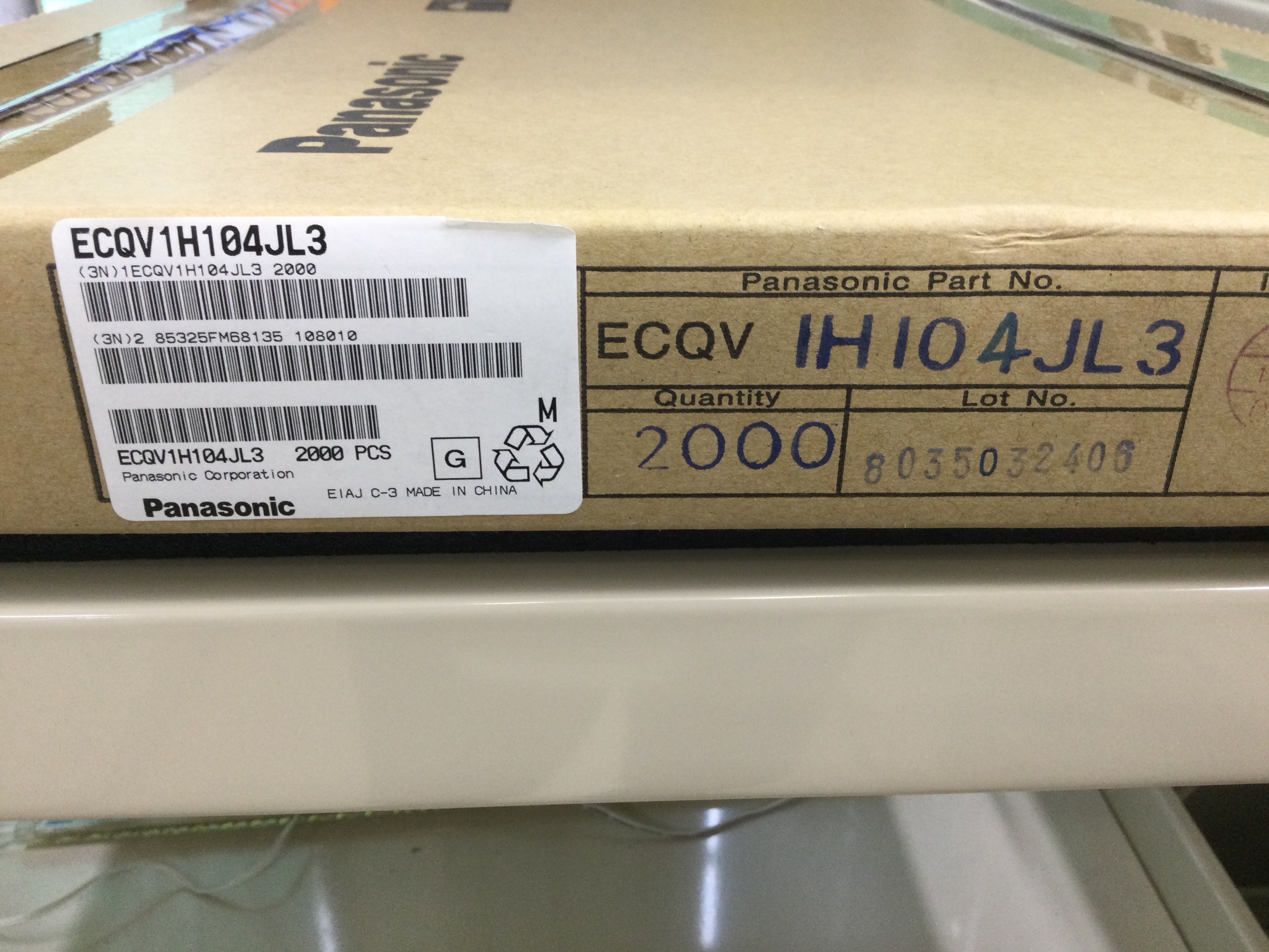 ECQV1H104JL3