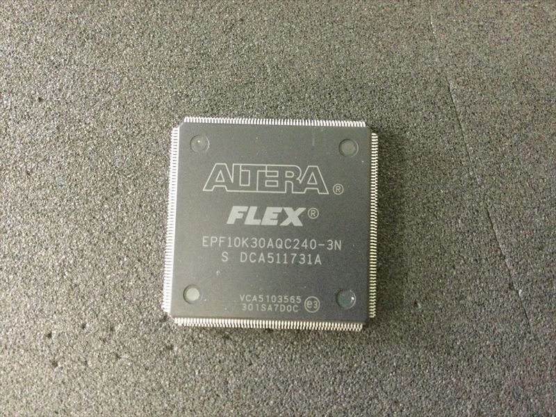 EPF10K30AQC240-3