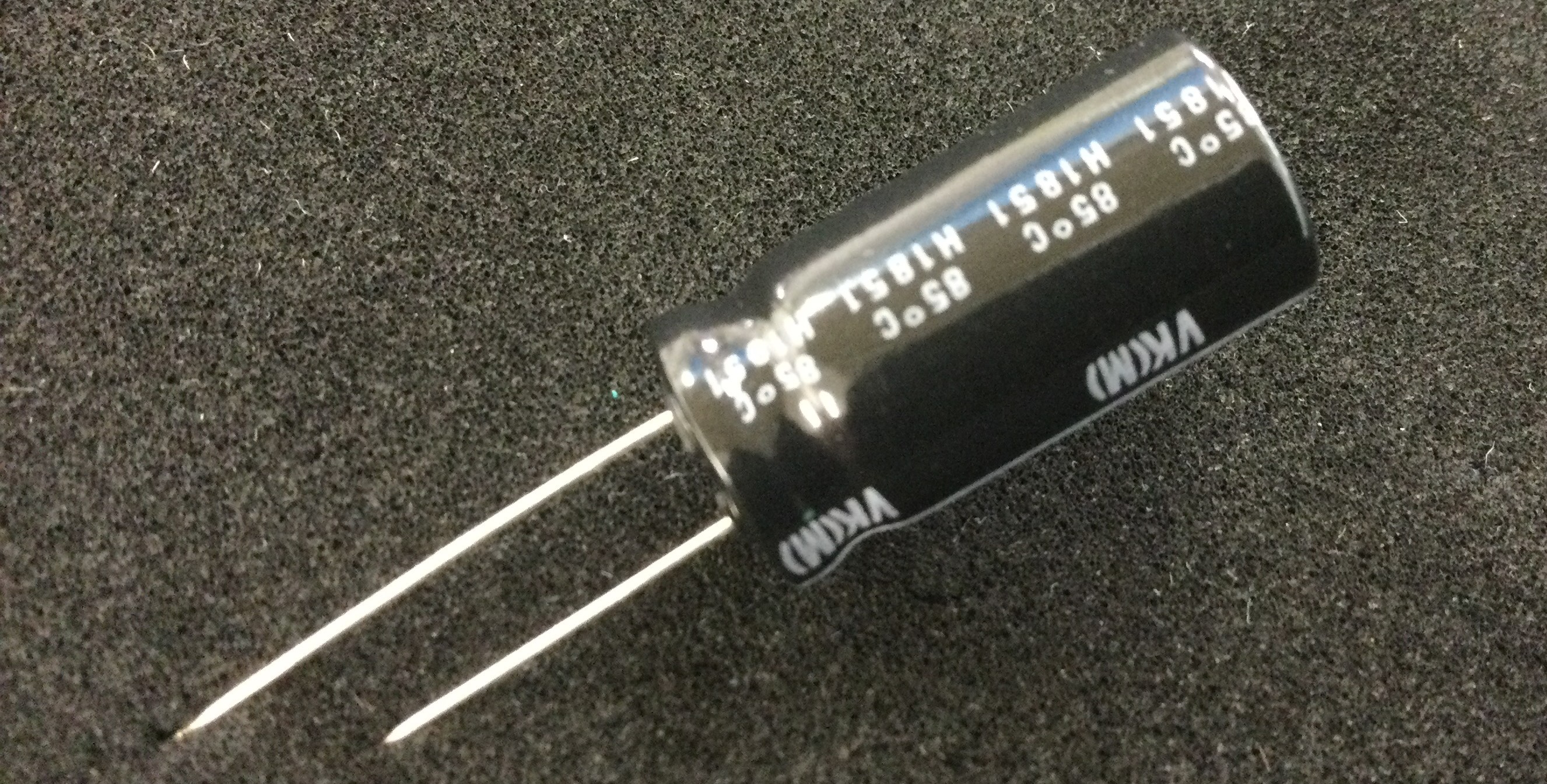 UVK2A331MHD