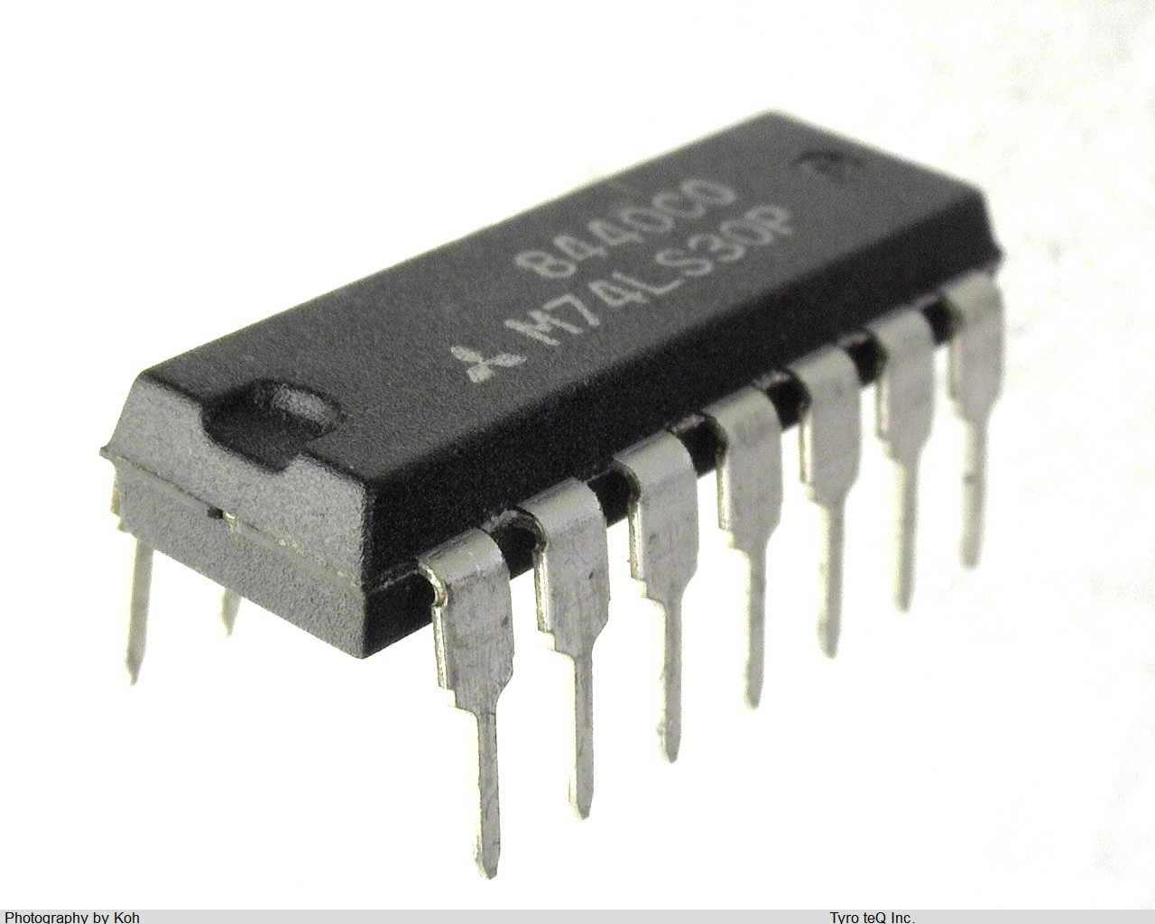 M74LS30P