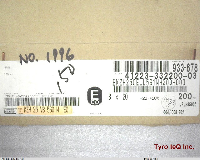 EKZH250ELL561MH20D
