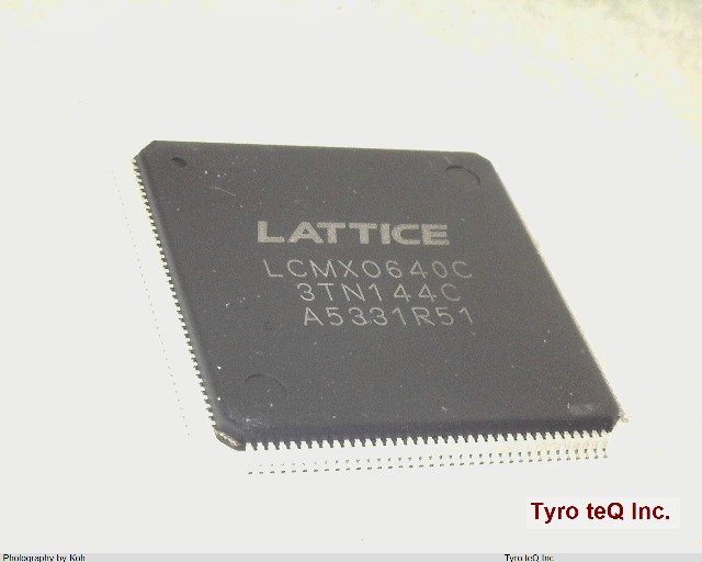 LCMX0640C-3TN144C