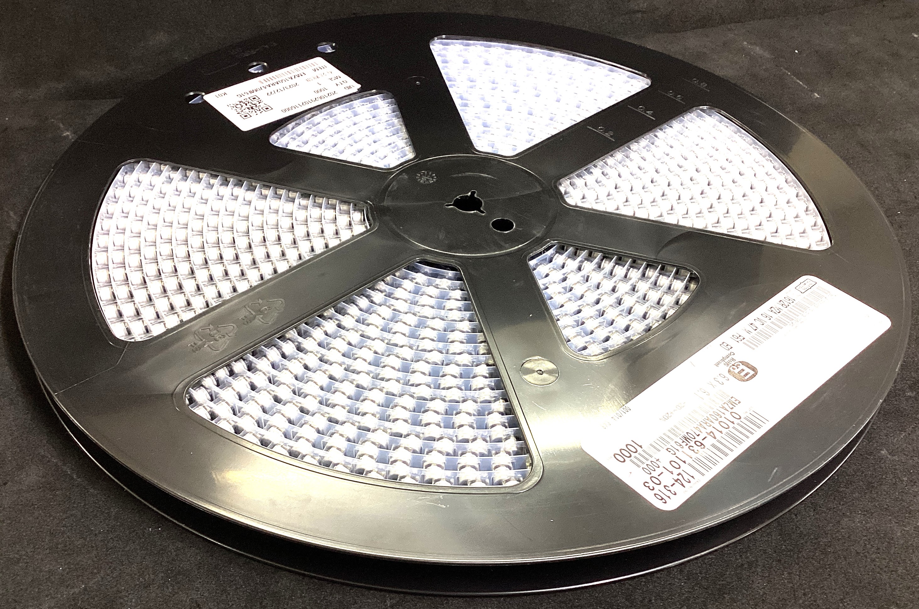EMZA160ARA470MF61G