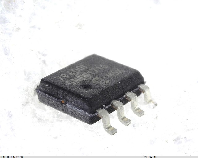 MCP79400-I/SN