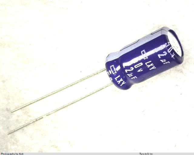 ELXY500ELL220MFB5D