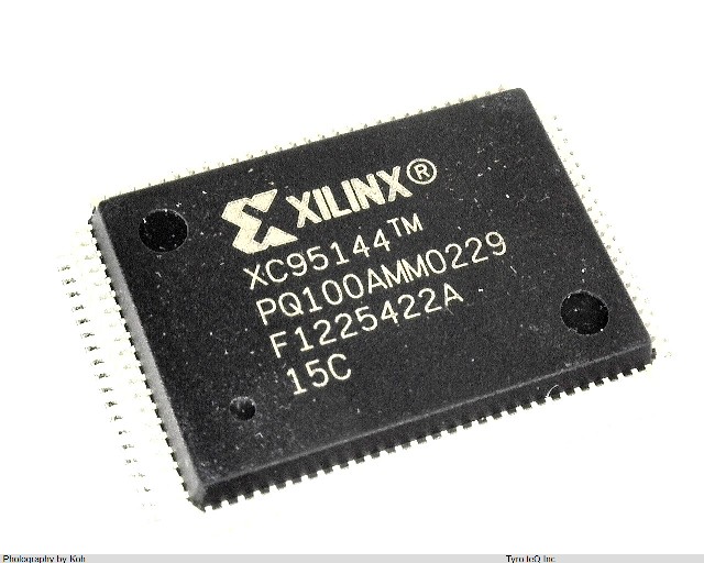 XC95144-15PQ100C
