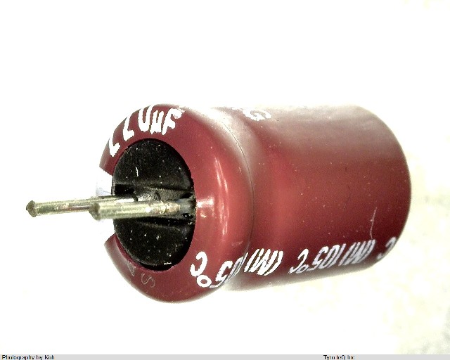 EKMG250ELL221MHB5D