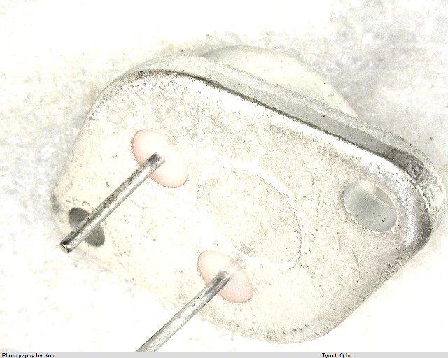 2SD818