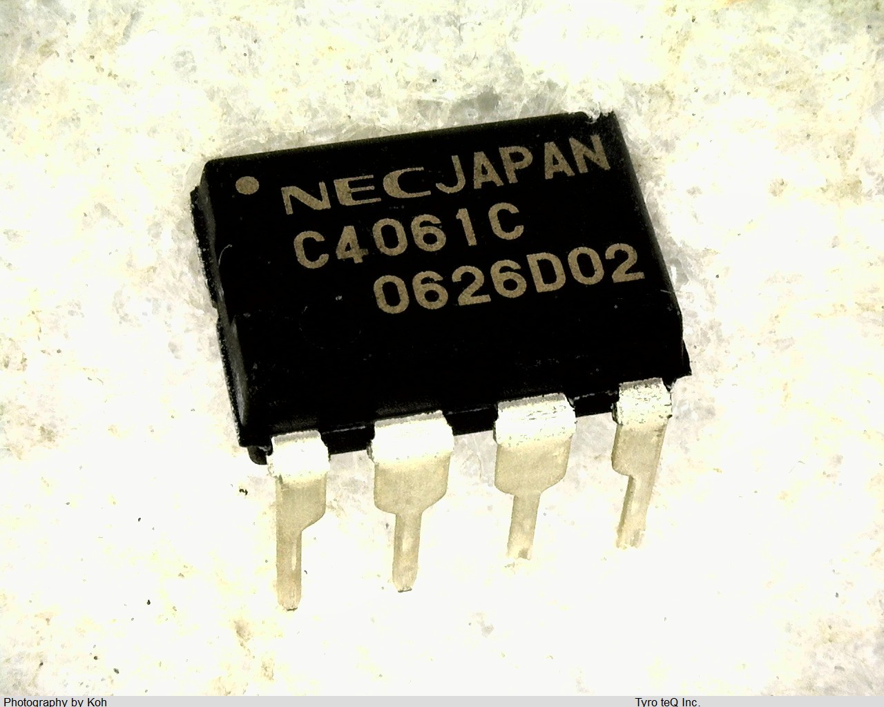 UPC4061C