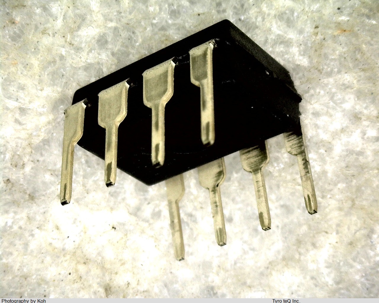 UPC4061C
