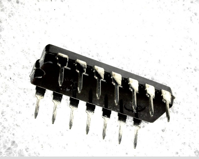 HD74LS132P