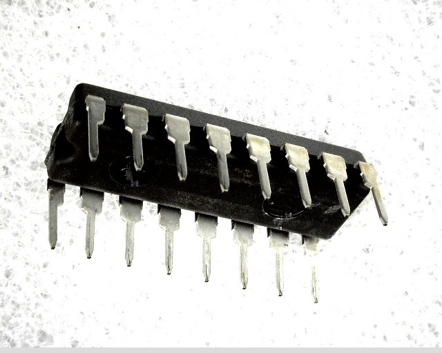 HD74LS221P