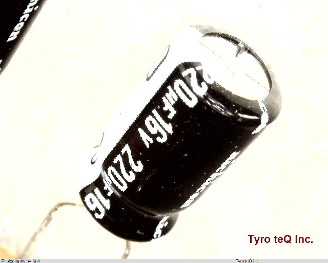 UVR1C221MED1TA