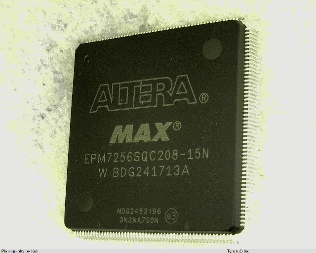 EPM7256SQC208-15N