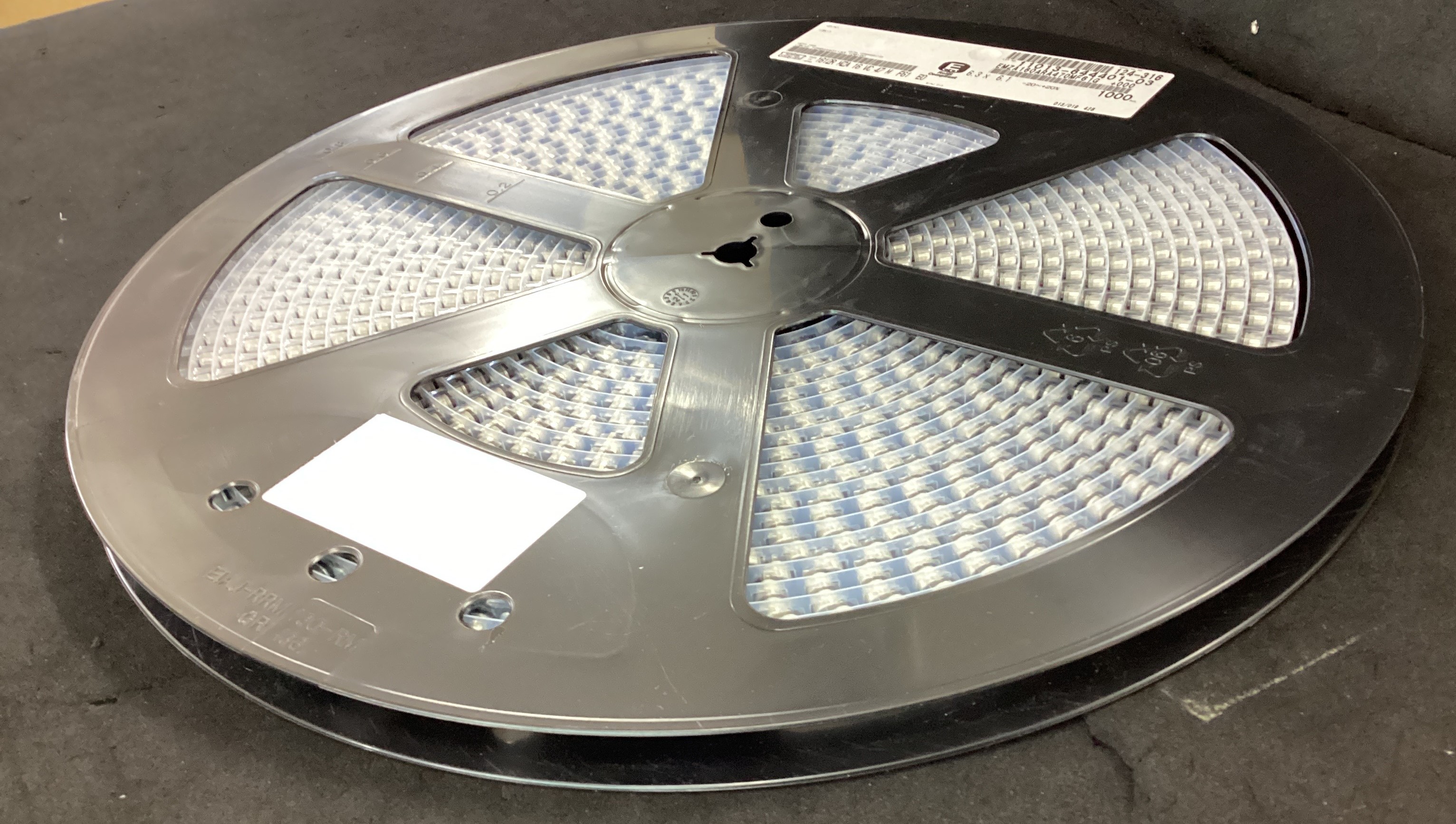 EMZA160ARA470MF61G
