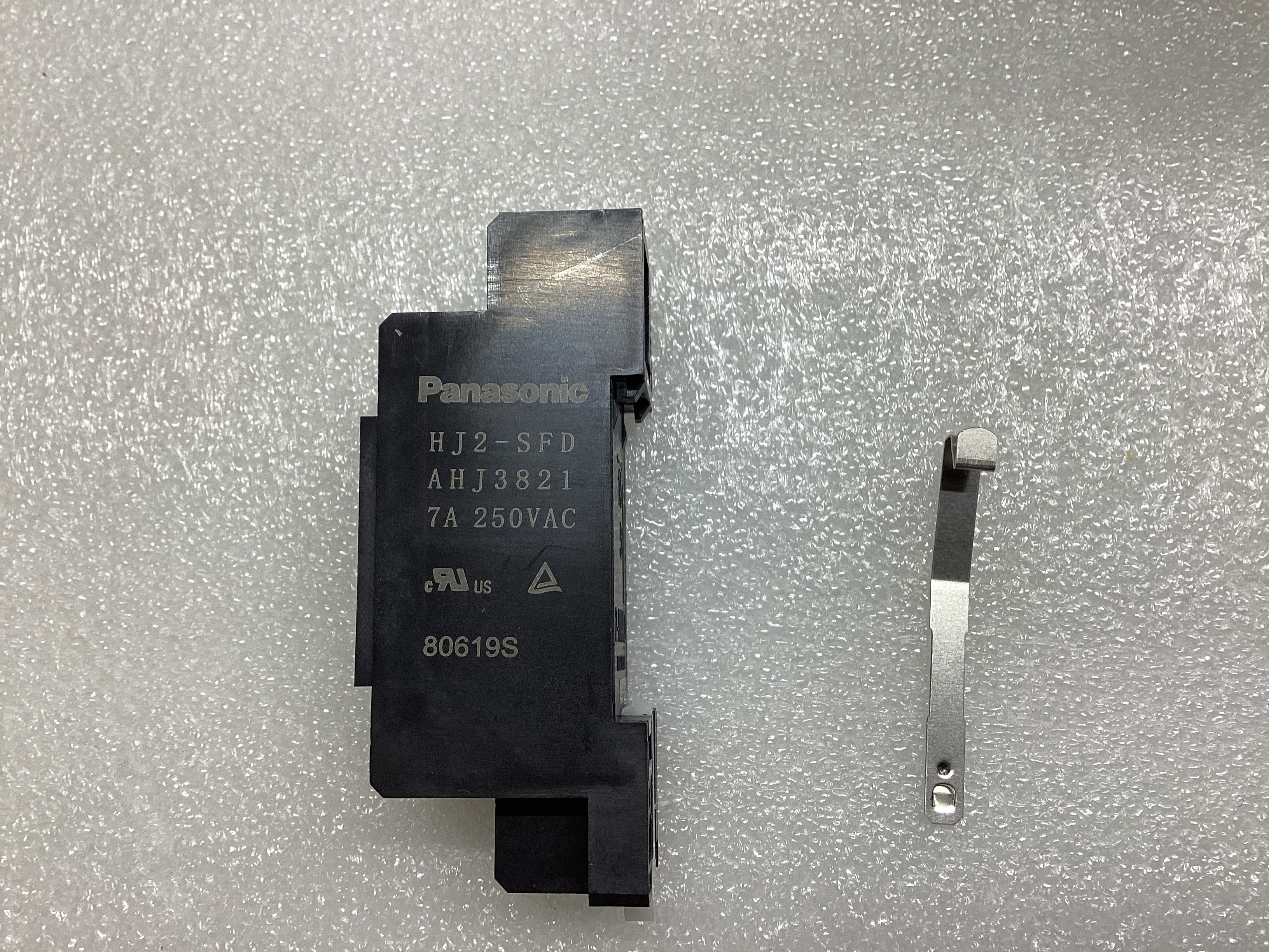 AHJ3821