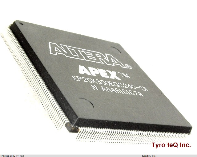 EP20K300EQC240-1X
