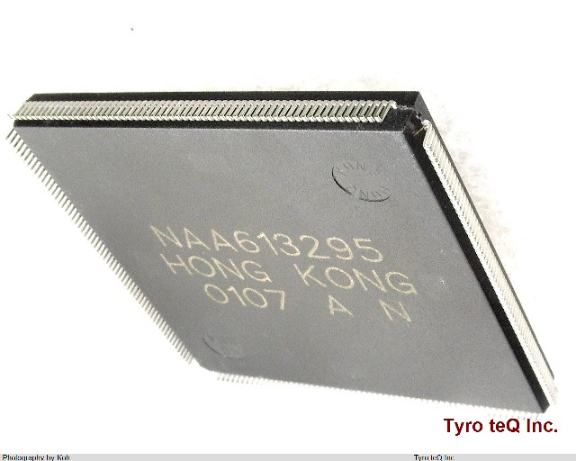 EP20K300EQC240-1X