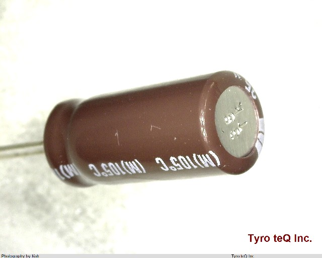 ELXV250ELL121MF15D
