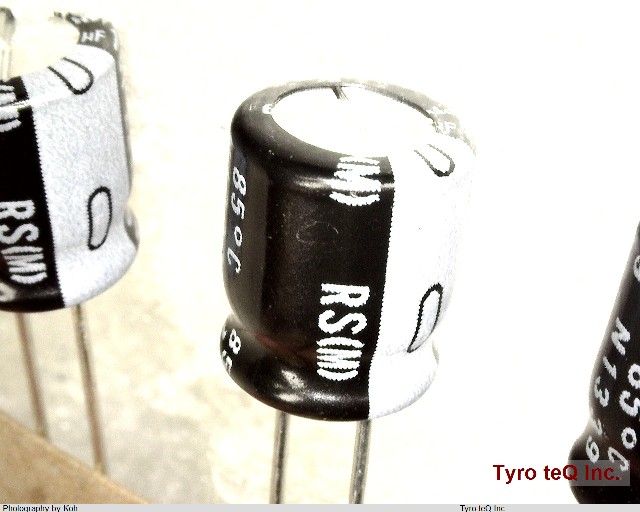 URS1C221MPD1TD