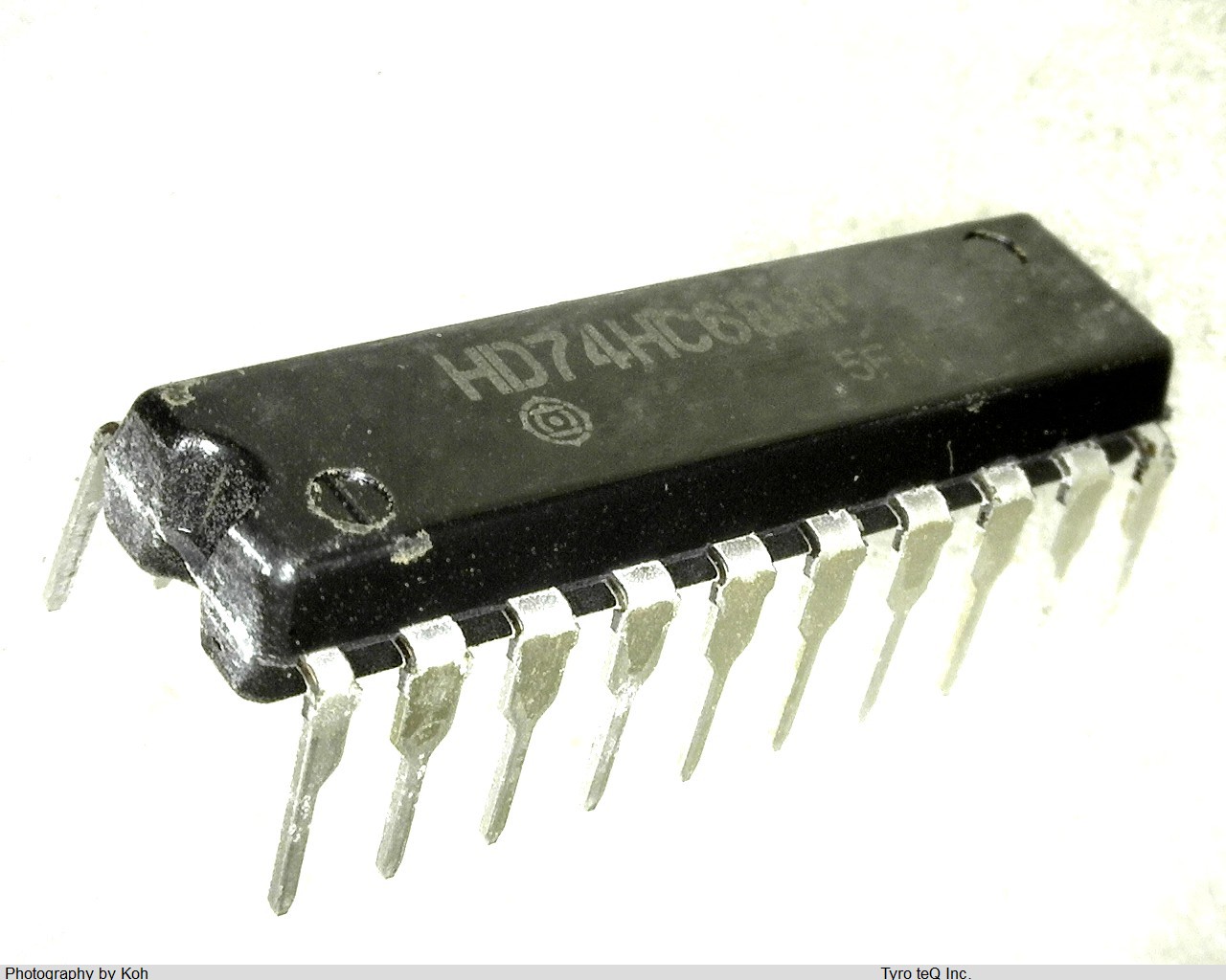 HD74HC688P
