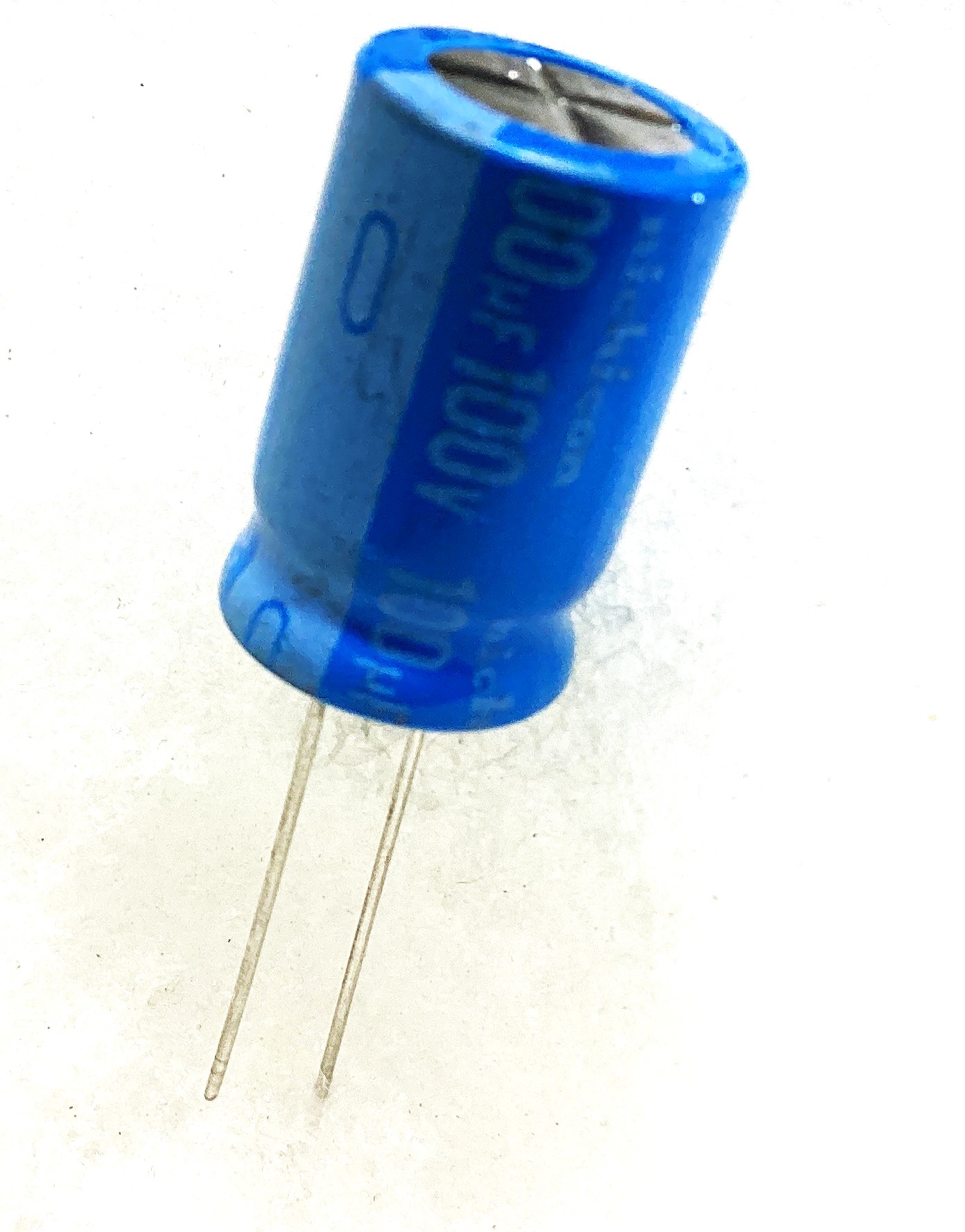 UBT2A101MHD8