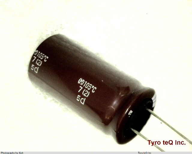 EKMG201ELL221MMP1S