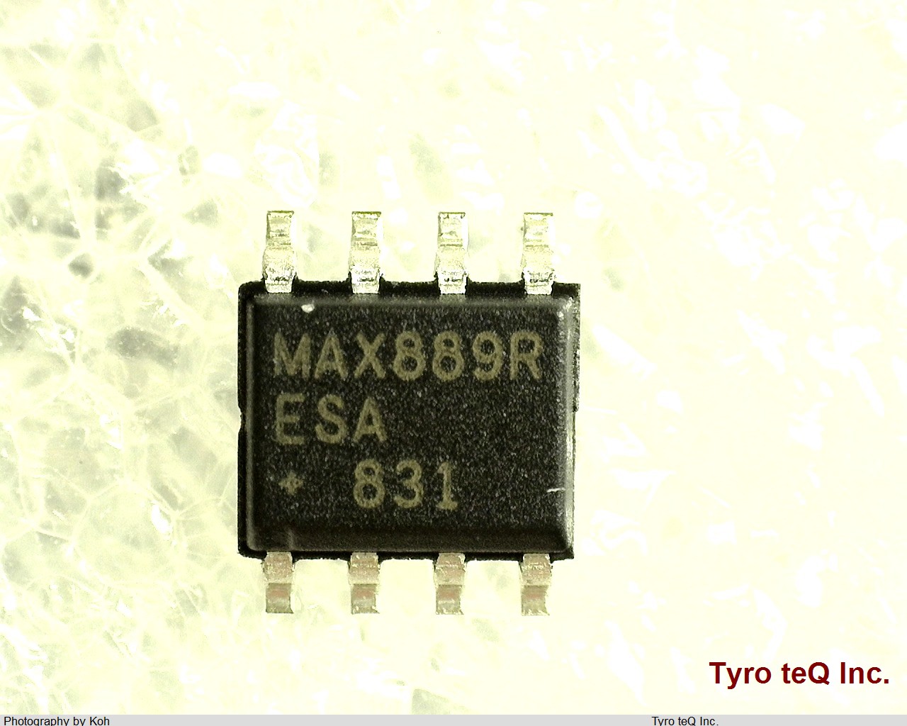 MAX889RESA