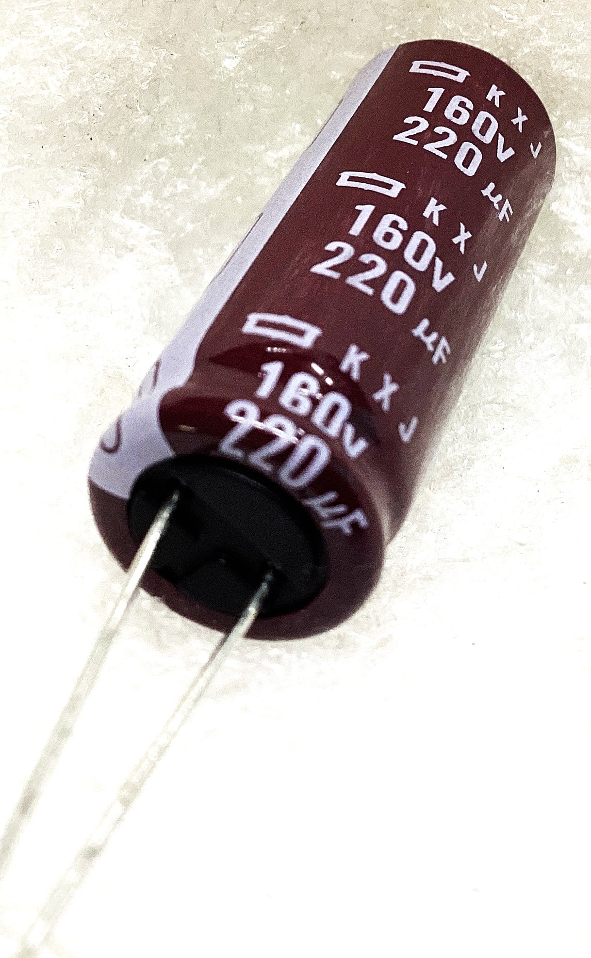 EKXJ161ELL221MK35S