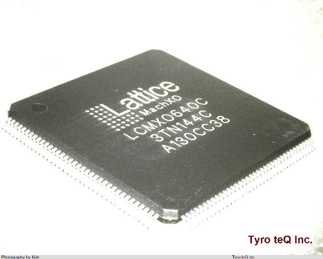 LCMX0640C-3TN144C