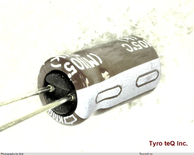 EKMG630ELL330MF11D